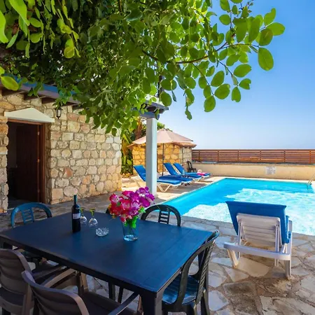 Petroktisto Villa Pomos