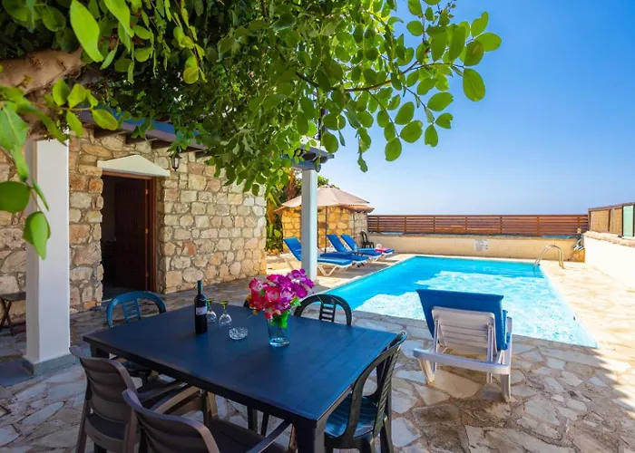 Petroktisto Villa Pomos