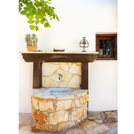 Willa Petroktisto Pomos